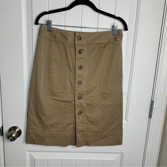 J Crew size buttons pencil skirt in stretch chino khaki size 6 minimalist bo 104 - Picture 2 of 8